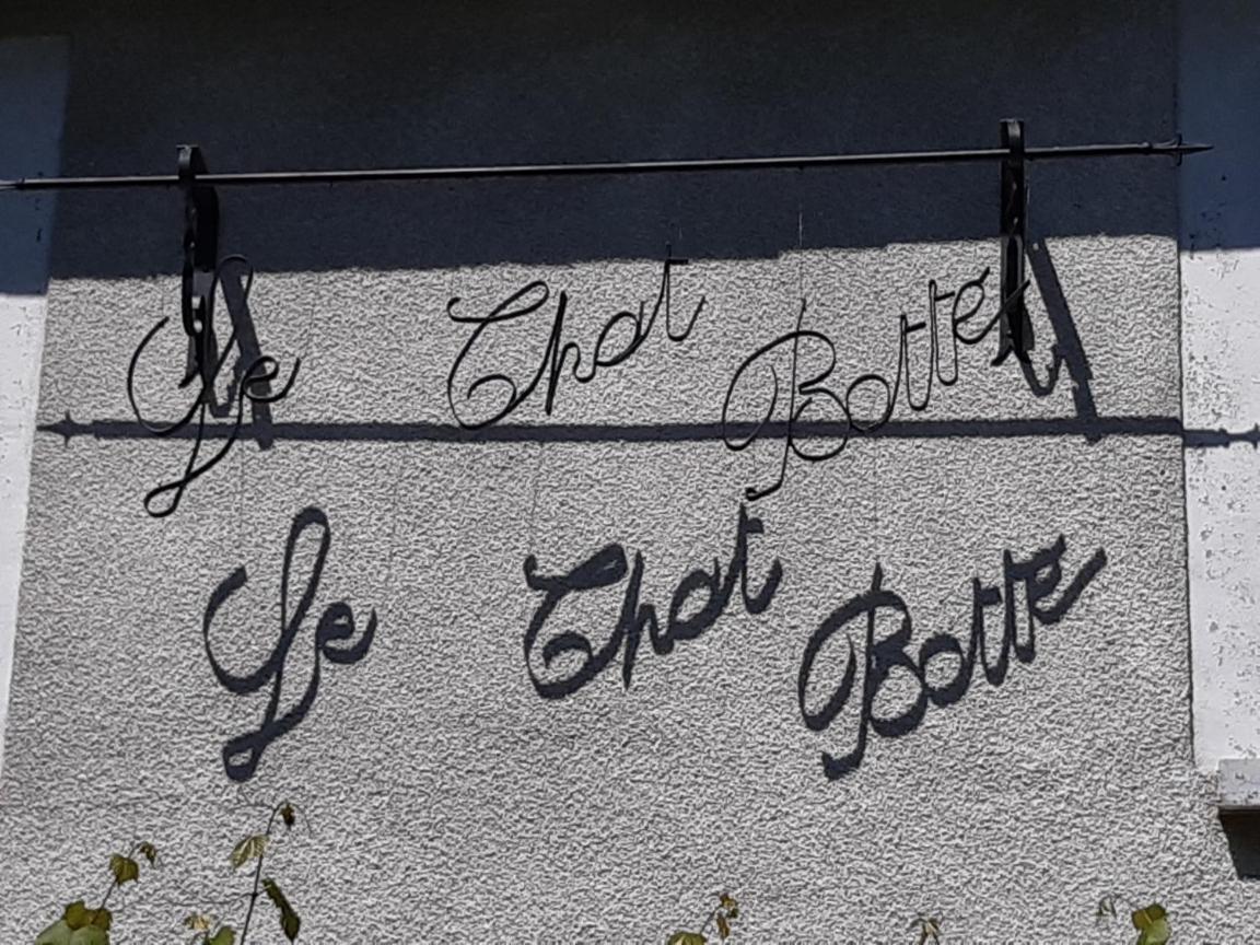Chambre D'Hotes Le Chat Botte Espédaillac Exteriér fotografie