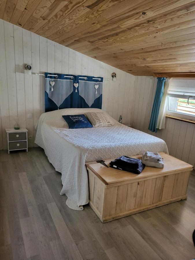 Chambre D'Hotes Le Chat Botte Espédaillac Exteriér fotografie